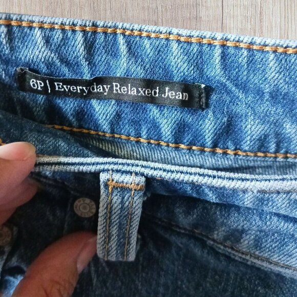 Talbots Womens Everyday Relaxed Capri Jeans 6P Mid-Rise Blue Denim - Picture 6 of 10